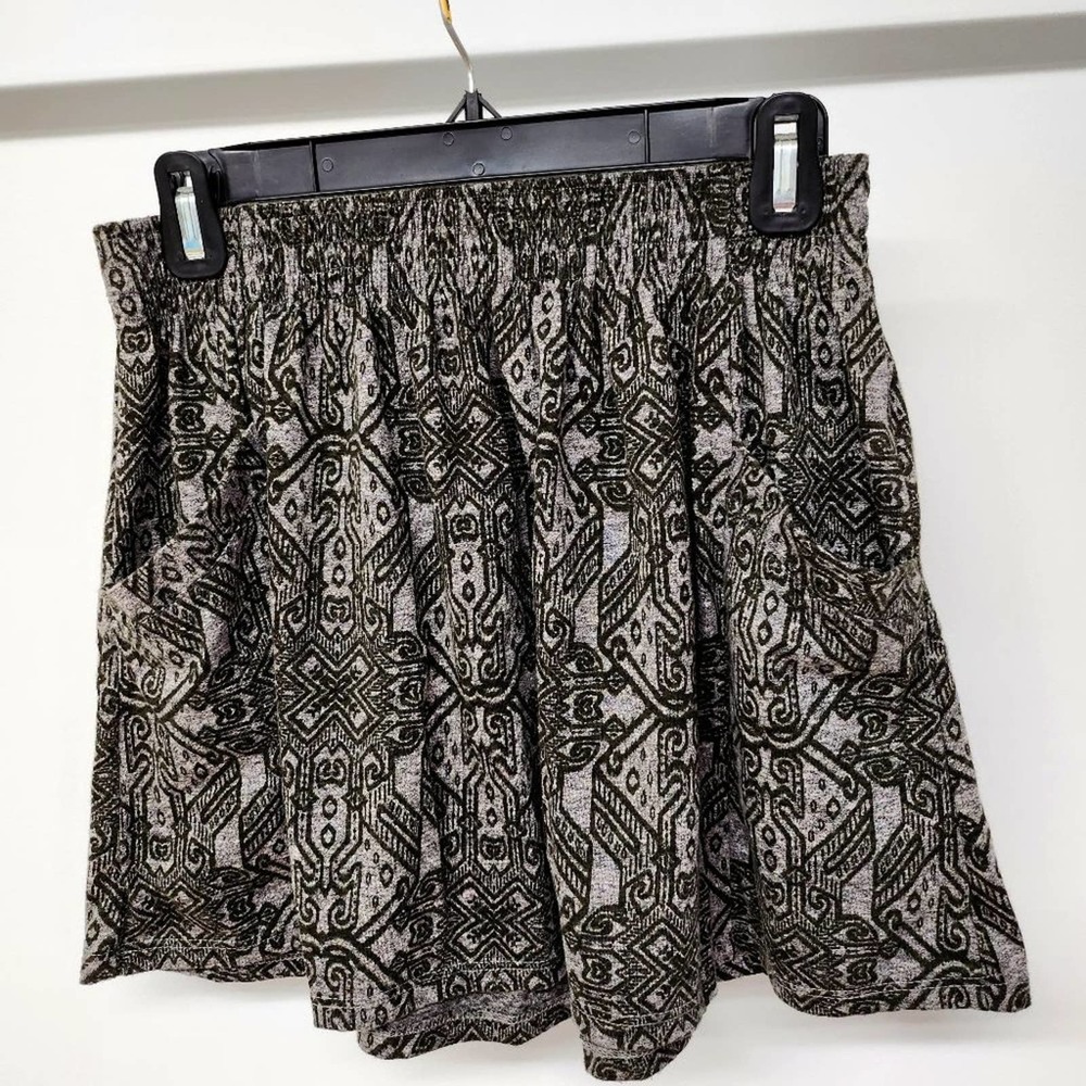 Forever 21 Black & gray knit mini skirt wide elastic waistband 2 pockets Size M
